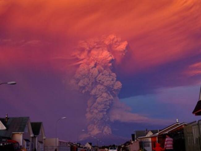Se registra nueva erupción del volcán chileno Calbuco