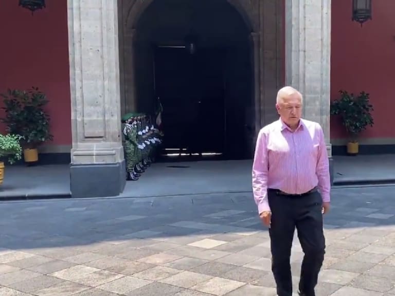 Regresa AMLO a Palacio Nacional luego de gira en Puebla