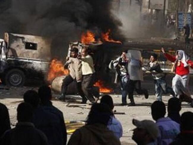 Liberan a periodistas de Al Yazira detenidos en El Cairo