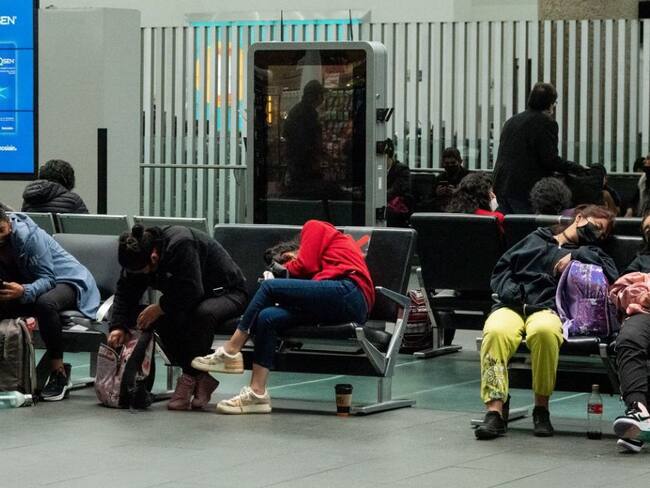 Caos total en la Terminal 2 de AICM