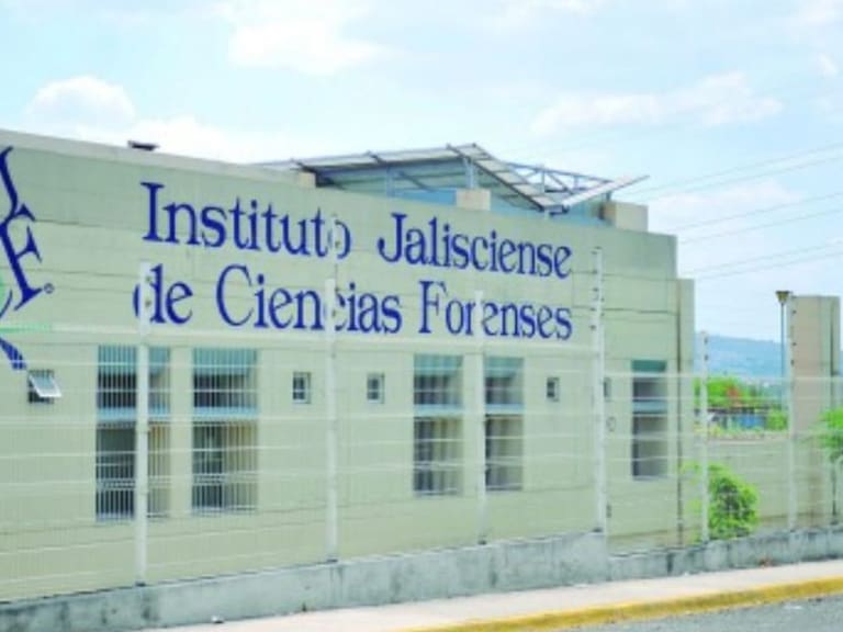 Vecinos piden construyan parque en terreno frente a ciencias forenses