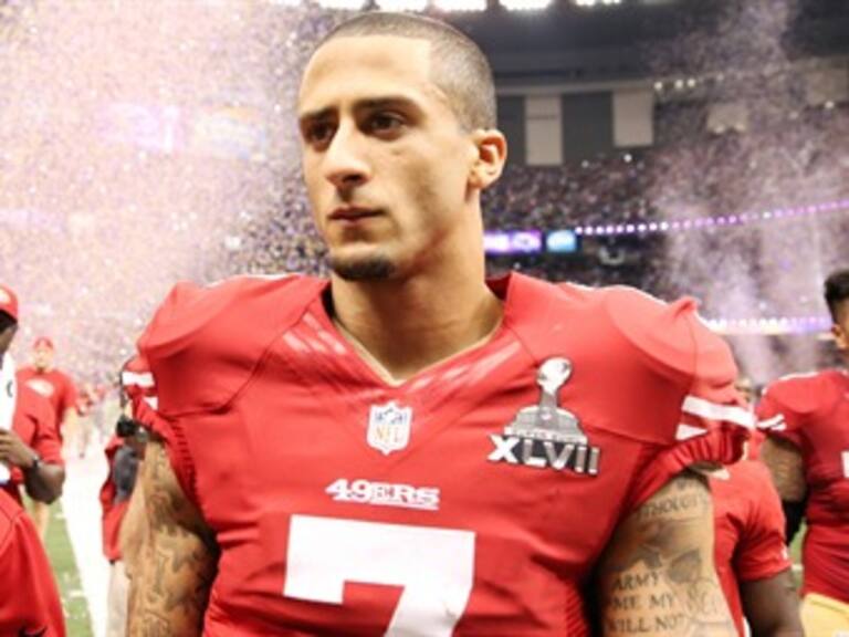 Da Kaepernick triunfo a 49ers en último partido del entrenador Harbaugh