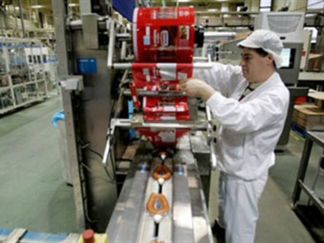 Aumenta producción industrial 3.6% anual en abril