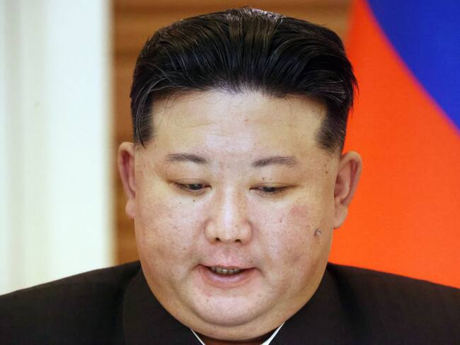Kim Jong-un estalla tras accidente en lanzamiento de buque de guerra norcoreano