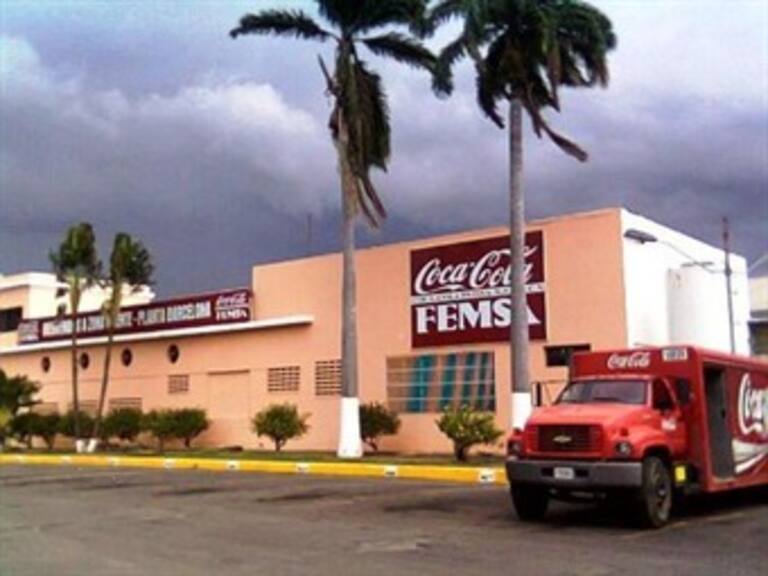 Llama Coca-Cola al diálogo ante orden de desalojo de Chávez