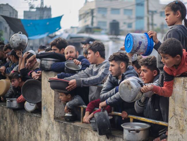 Suman 48 heridos por ataque de Israel durante distribución de ayuda en Gaza