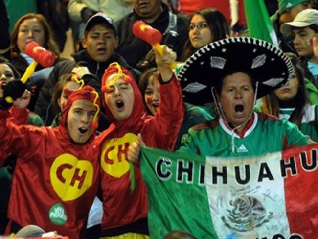 La hincha mexicana vivió en todo su esplendor el triunfo de la Selección en el barrio de Panema
