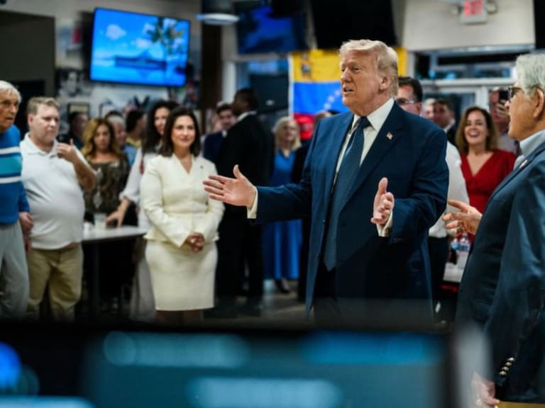 Trump sorprende con visita a restaurante venezolano en Florida y recibe ovación. X