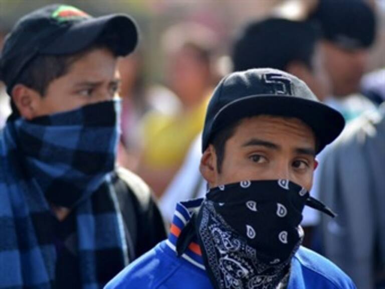 Liberan normalistas de Cherán a otro policía