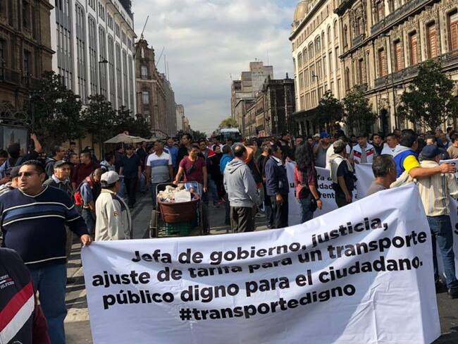 Transportistas desquician la ciudad; exigen aumento de por lo menos 2 pesos