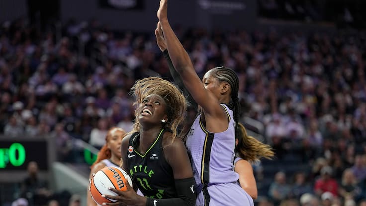 Awa Fam hace historia en la WNBA: se convierte en la jugadora más joven en anotar 50 triples