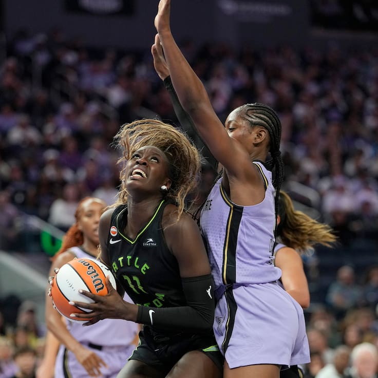 Awa Fam hace historia en la WNBA: se convierte en la jugadora más joven en anotar 50 triples