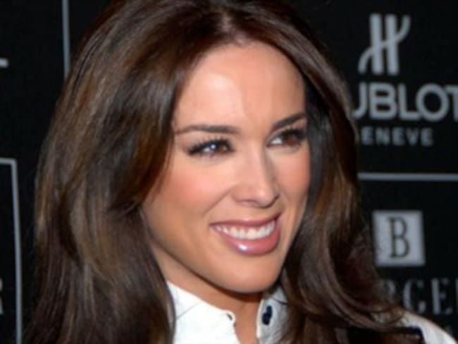 Confirma la actriz Jacqueline Bracamontes embarazo