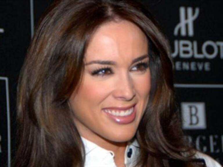 Confirma la actriz Jacqueline Bracamontes embarazo