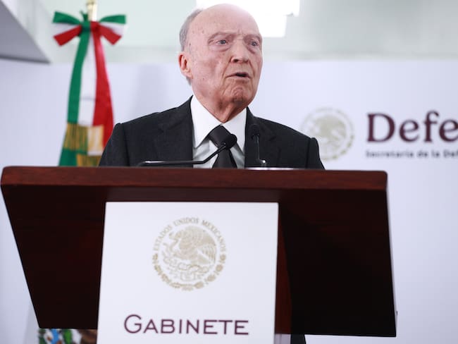 México despide a su fiscal de 86 años, y lo envía al extranjero: la trayectoria de Alejandro Gertz Manero