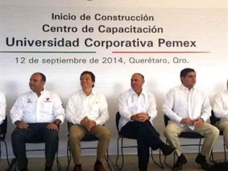 Coloca Lozoya primera piedra de Universidad Pemex