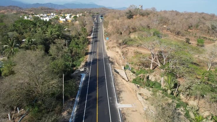 Se moderniza carretera Salina Cruz - Zihuatanejo en beneficio de 1.9 millones de habitantes