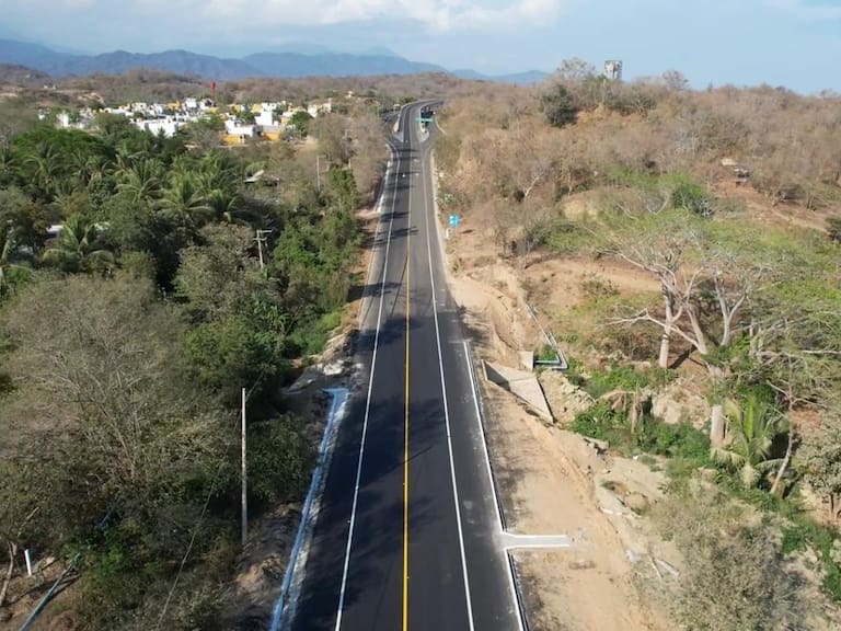 Se moderniza carretera Salina Cruz - Zihuatanejo en beneficio de 1.9 millones de habitantes