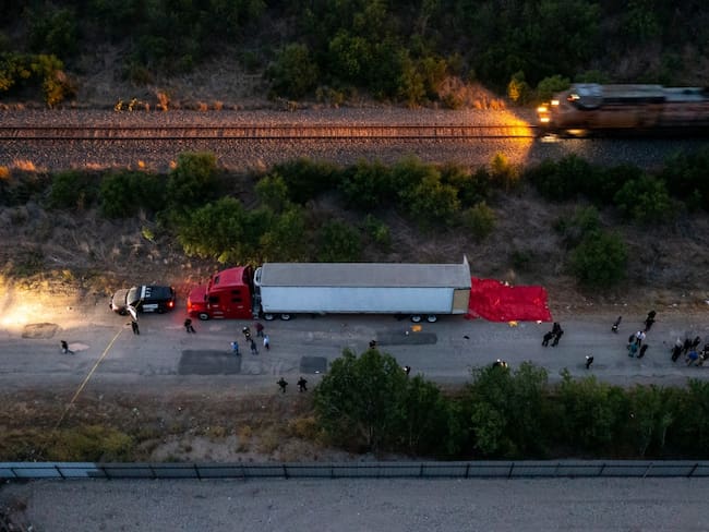 Son 27 mexicanos muertos en tráiler de Texas