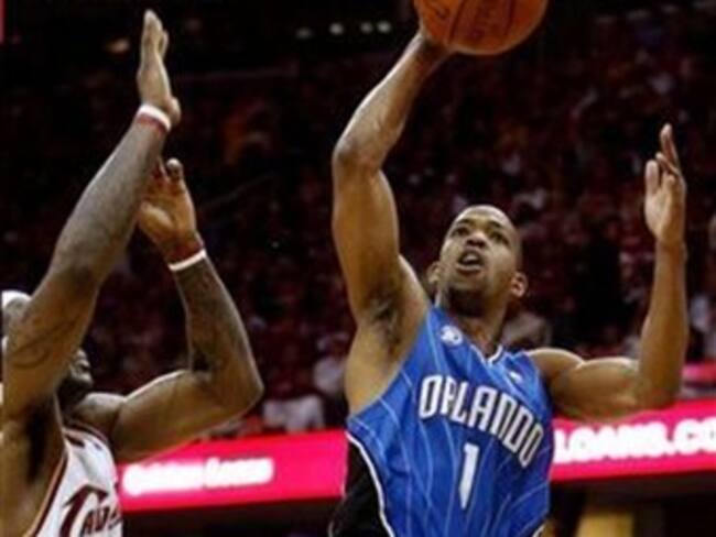 Hechiza Magic a Cavaliers 99-89 y se va adelante en final del Este