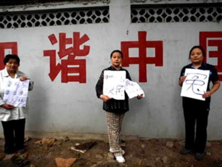 Liberan a 2 defensores de derechos humanos en China