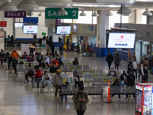 Detienen a 50 personas por extorsión en la Terminal de Autobuses de Toluca