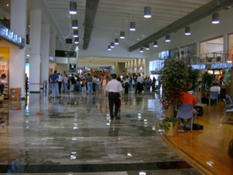 Afectan cenizas del volcán islandia 47 operaciones en el AICM