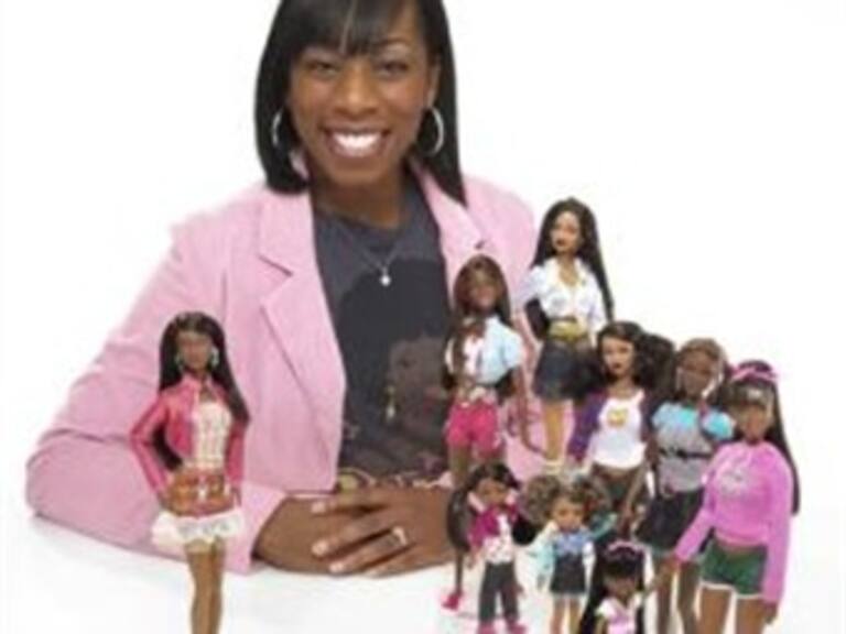Presentan muñecas Barbie negras