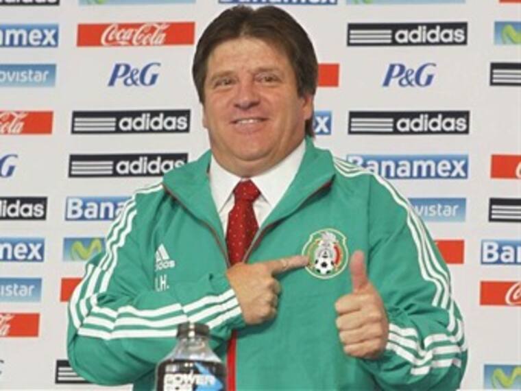Conferencia dedicada al partido contra Nueva Zelanda. Miguel Herrera, director técnico Nacional