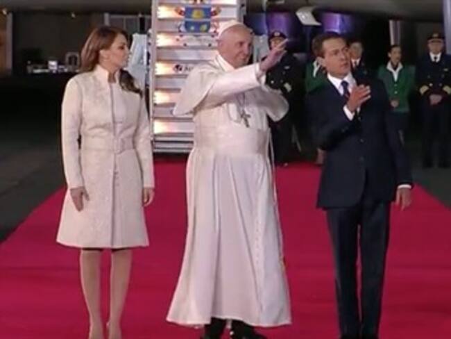 ¿Qué sucedió durante la espera de la llegada del Papa Francisco?