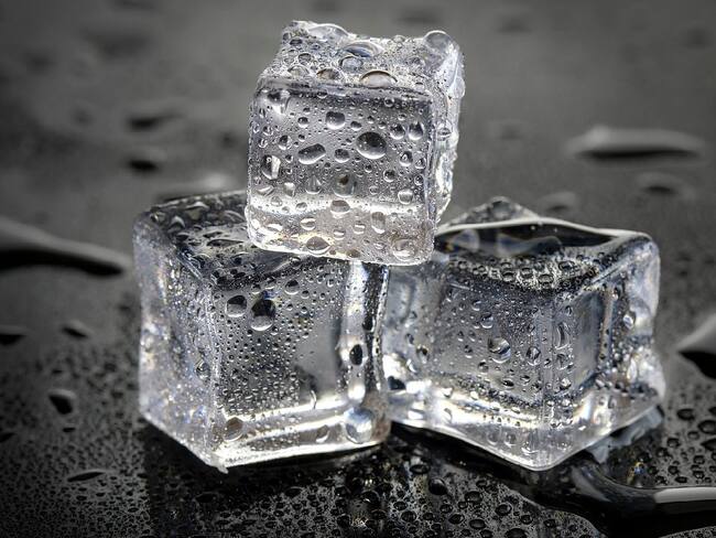 Empresas racionan producción de hielo a causa de apagones eléctricos