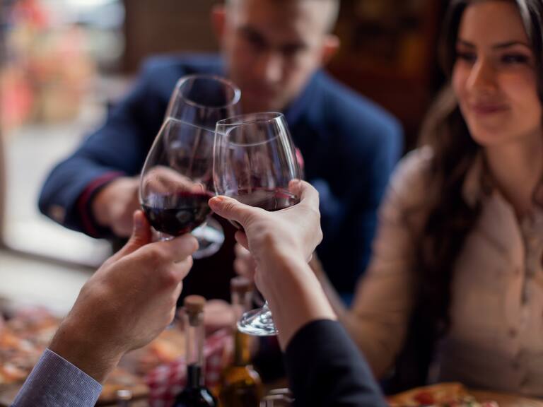 En restaurantes el consumo de alcohol es moderado, Ley seca es una sin razón