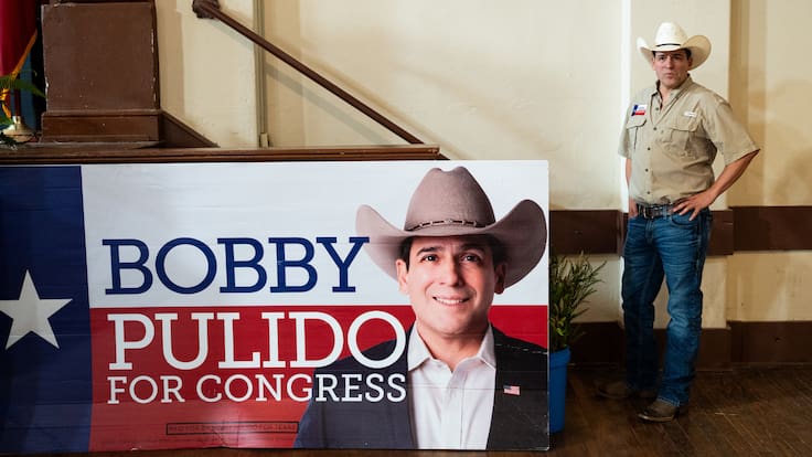 Elecciones 2026 EU: Bobby Pulido y un controlador aéreo, los demócratas que buscan llegar al Congreso por otra ruta