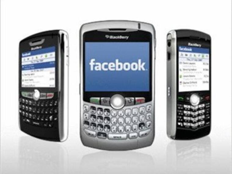 Blackberry se acerca a Facebook. 'Momento Corporativo' con Roberto Aguilar