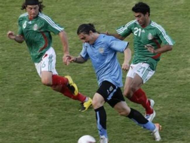 León Krauze pagará su apuesta con el embajador de Uruguay en México