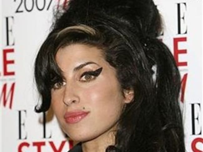 Hallan muerta a Amy Winehouse en su casa en Londres