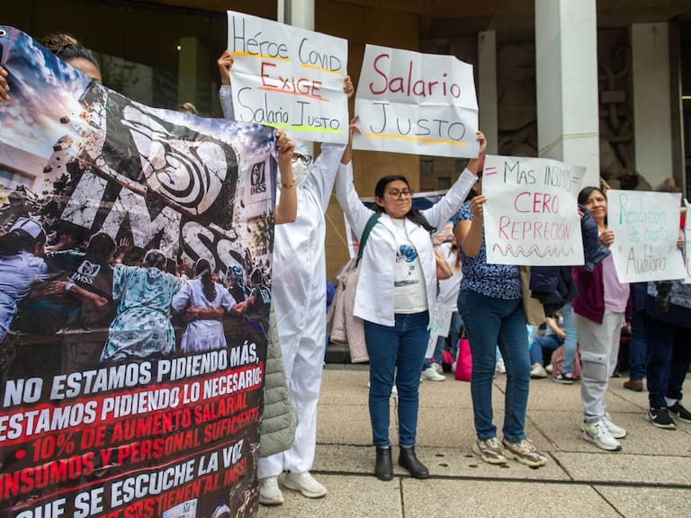 Trabajadores del IMSS inconformes con aumento del 6.8% continuarán sus movilizaciones, van por aumento del 10%.