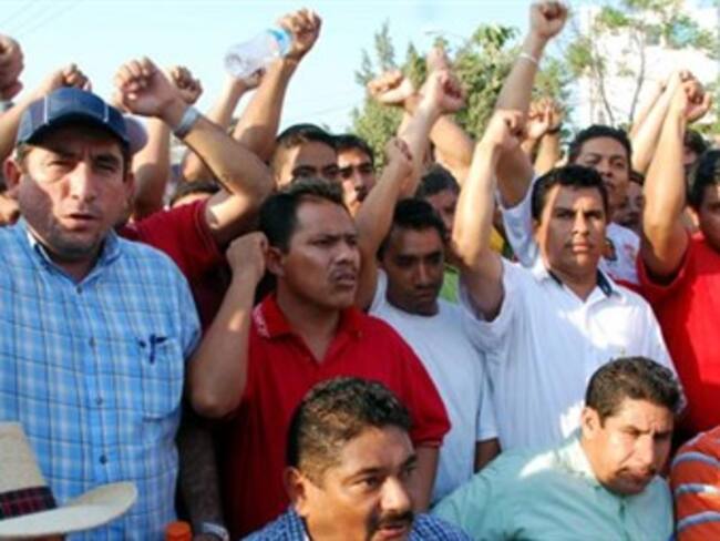 Bloquean manifestantes Eje 7 Sur