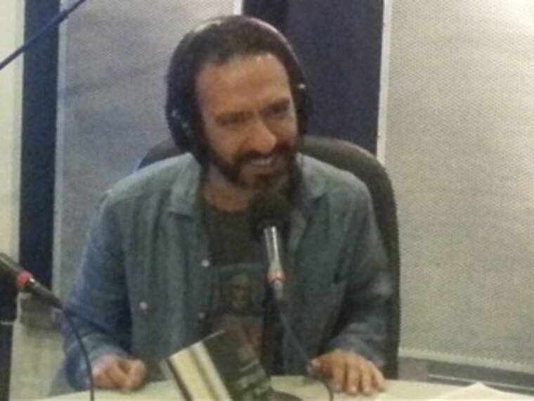 Presentando el libro: El diccionario del caos.Fernando Rivera Calderón,conductor del Weso