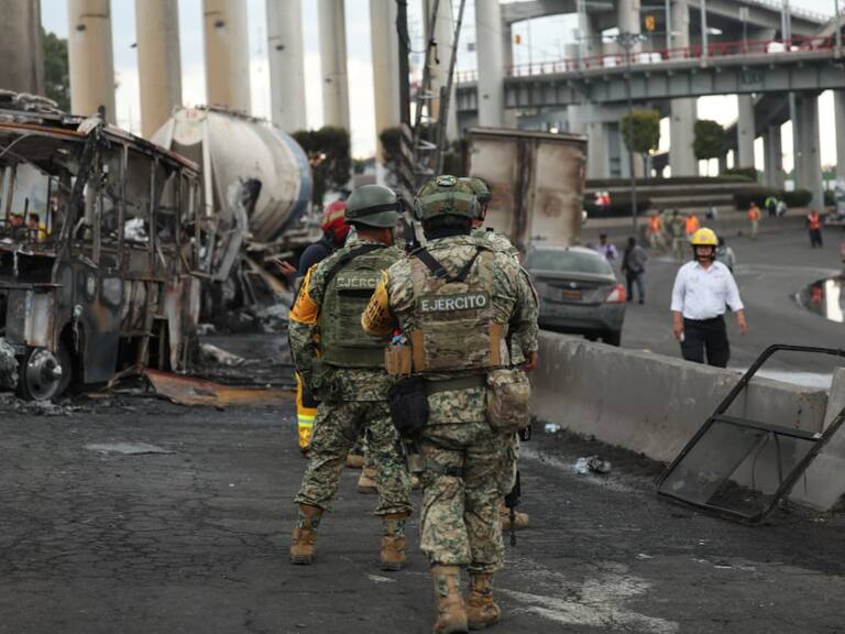 Hay ocho muertos por la explosión de una pipa en Iztapalapa