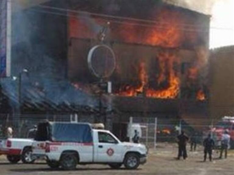 Incendian bar en el Edomex