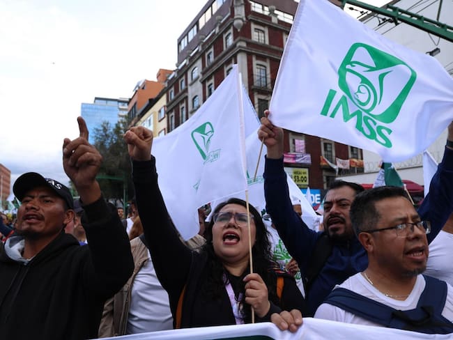 Trabajadores del IMSS condicionan diálogo salarial a la renuncia de Rafael Olivos