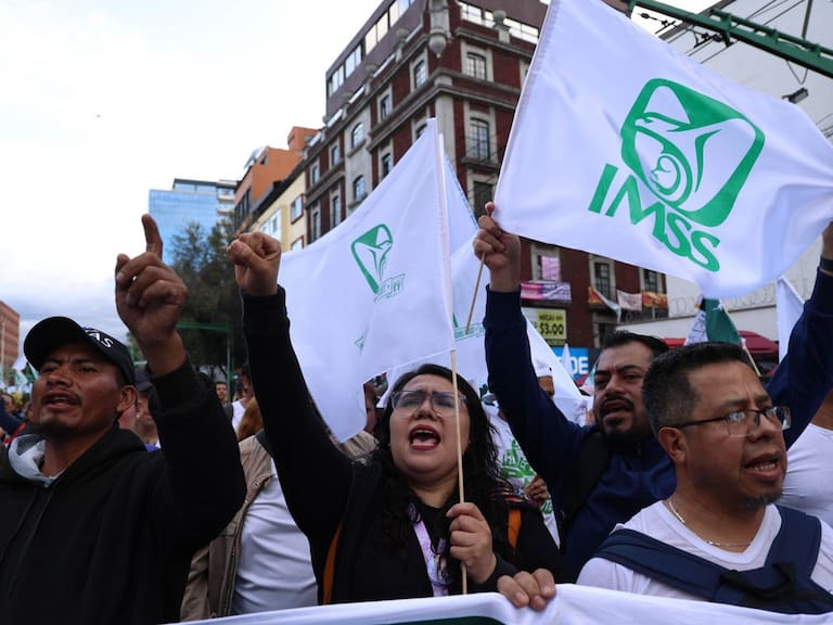 Descarta la vocería del movimiento de trabajadores del IMSS una huelga o paro nacional y anuncia movilizaciones en todo el país a partir del 30 de octubre. FOTO: GRACIELA LÓPEZ/CUARTOSCURO.COM