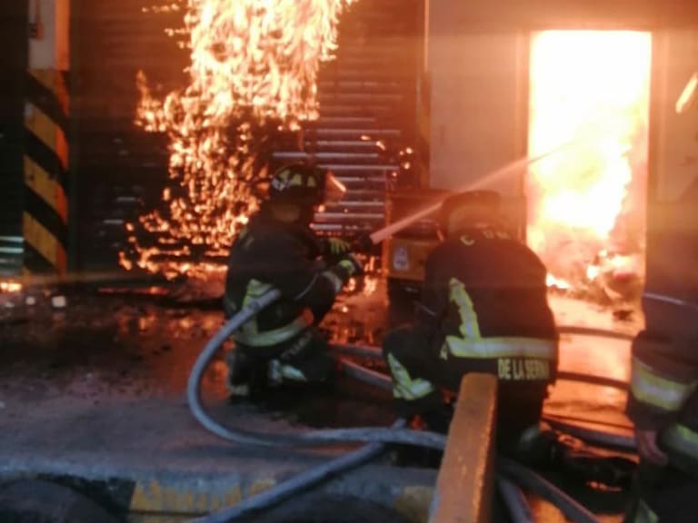 VIDEO: Registran incendio en fábrica de Azcapotzalco