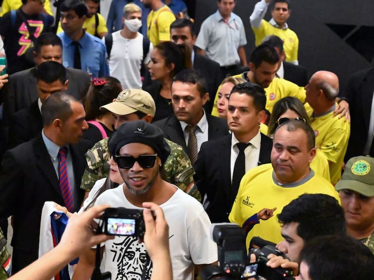 Ronaldinho saldría del FIFA por estar en prisión