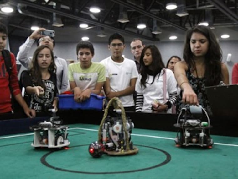 Convoca FES Acatlán para concurso de robótica