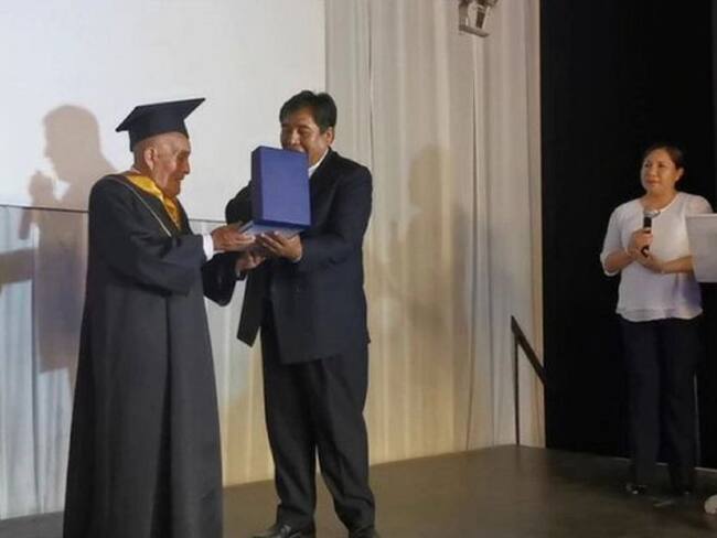 Sin miedo al éxito; abuelito se gradúa a los 89 años