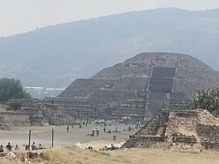 La Pirámide de la Luna en la zona arqueológica de Teotihuacán fue el escenario de disparos y la muerte de al menos de una persona