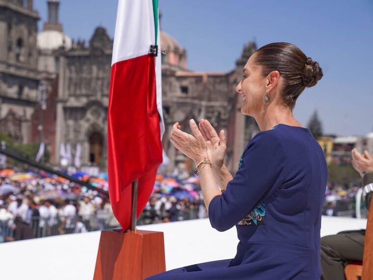 Zócalo, discurso y selfie polémica: el domingo de Claudia.