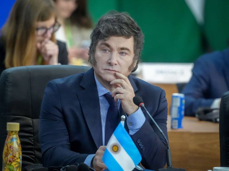 Un año del gobierno de Javier Milei: Un año de recortes económicos, paros nacionales, inflación y hasta prohibición del lenguaje inclusivo